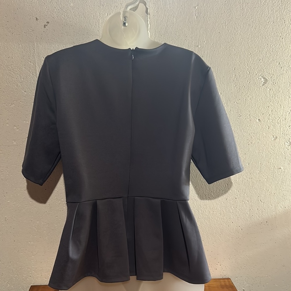 Ladies top - Picture 2 of 5